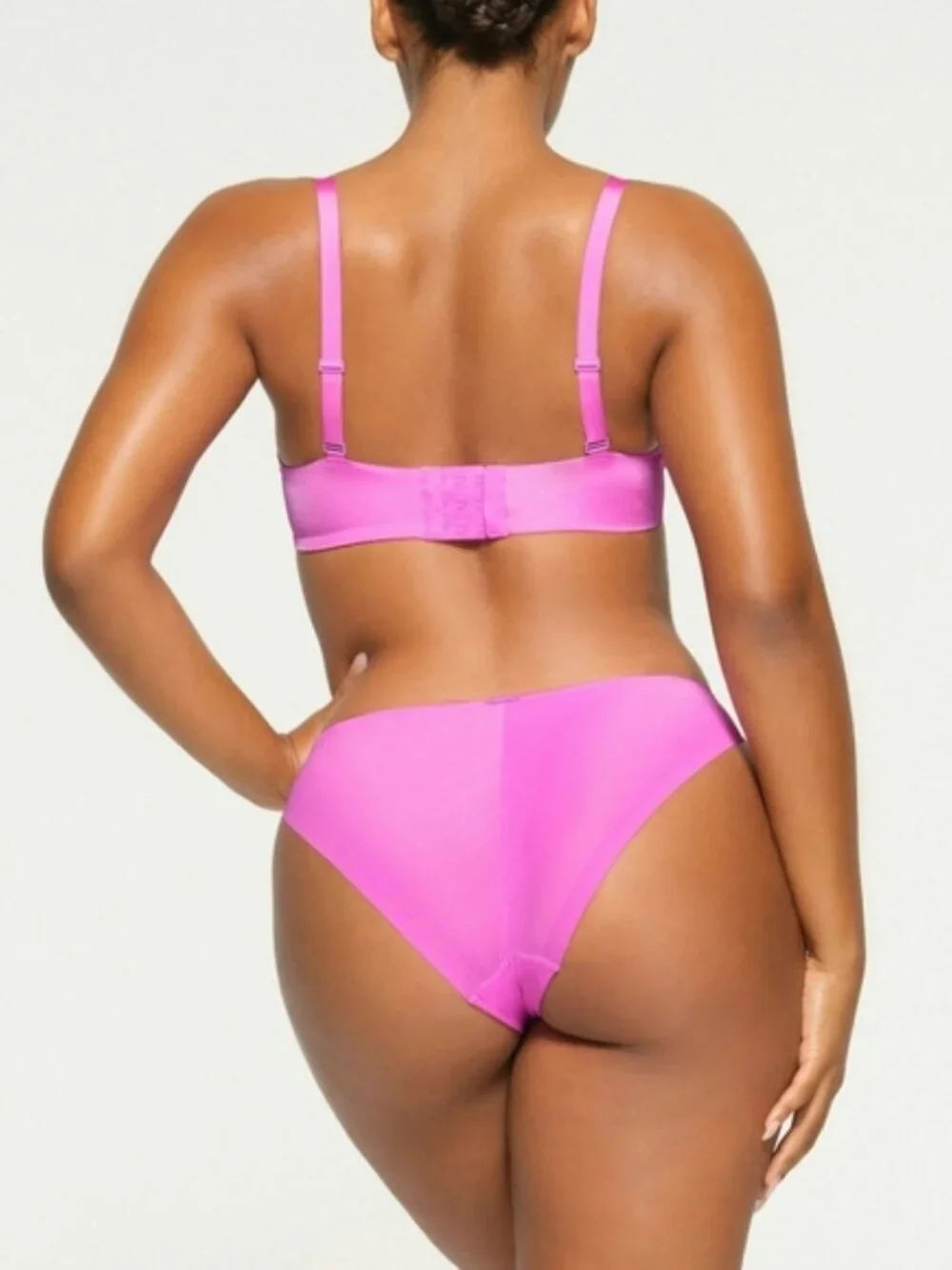 Skims | No Show Unlined Balconette Bra In Pink 40DDD - Picture 4 of 15